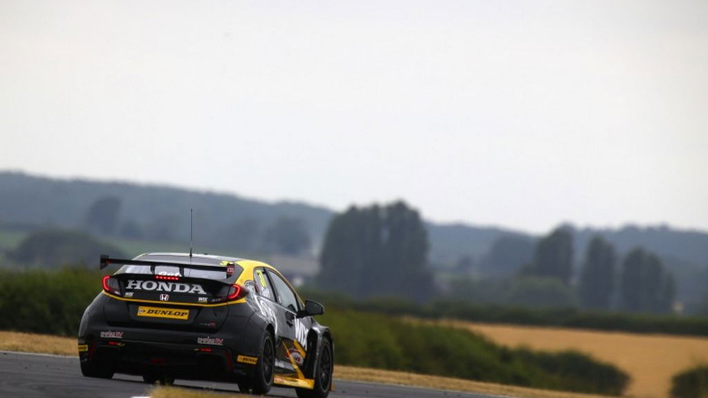 Goff clinches race one pole position